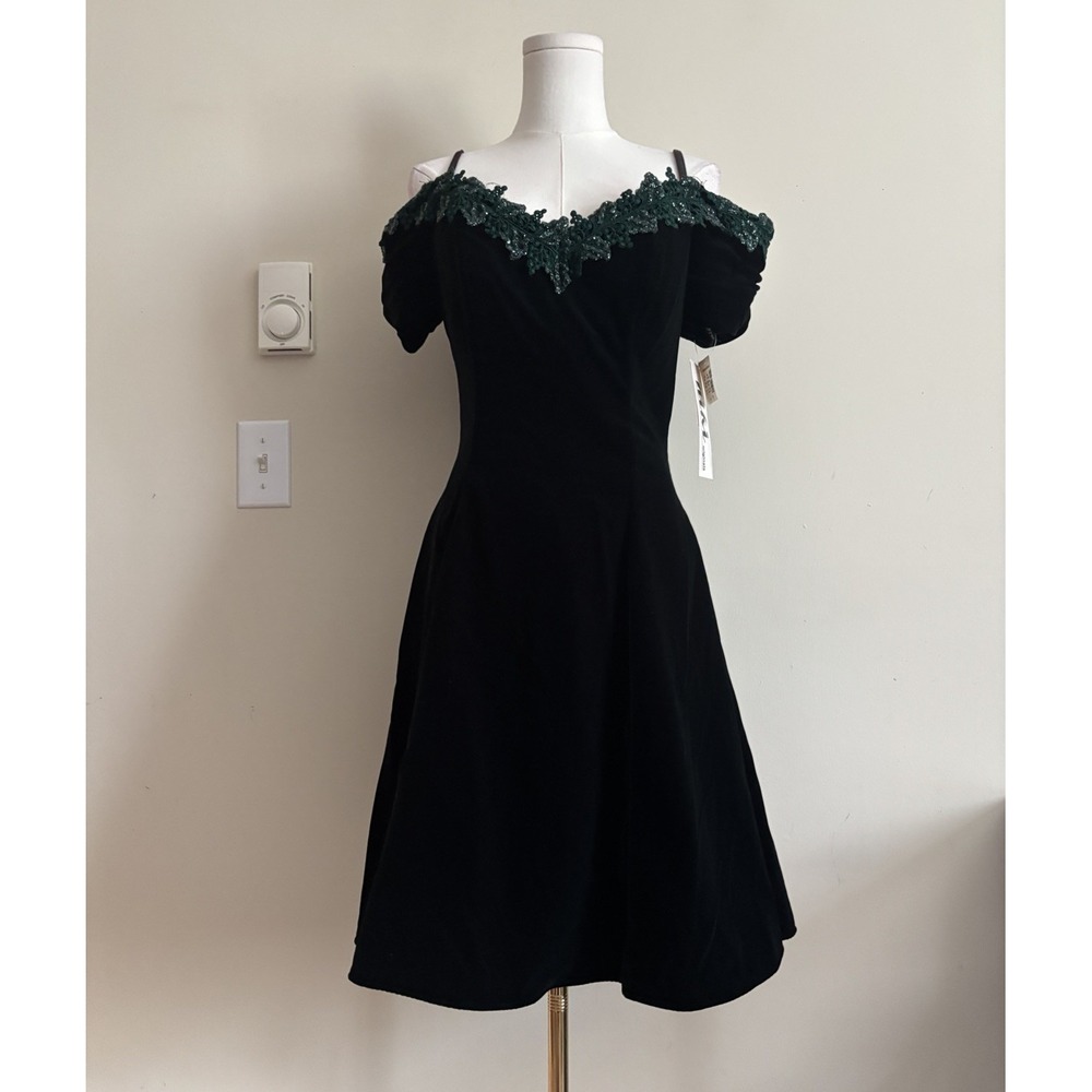 NWT NOS Vintage 80s Cocktail Party Formal Velvet Lace Dress Sz 8 Niki Originals
